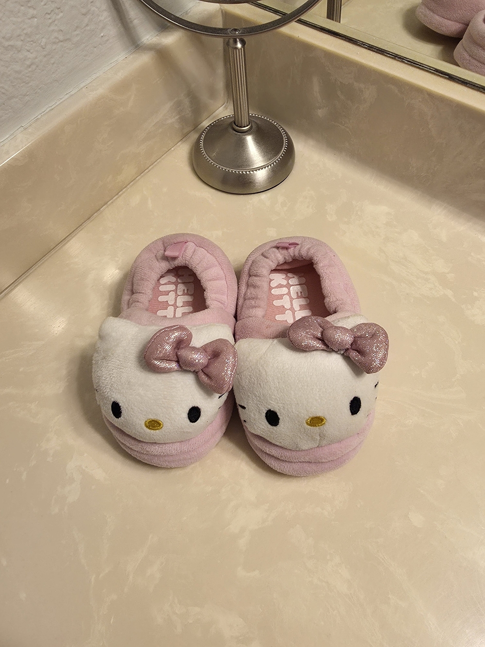 Hello Kitty Pink Plush Slippers with Glitter Bows Size 5/6 (Small)